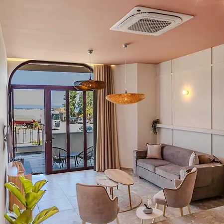 Leisure Escape With A Sea View By Salt Case de vacanță *